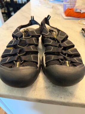 Mens  Keen Black Outdoor Closed-Toe Sandals